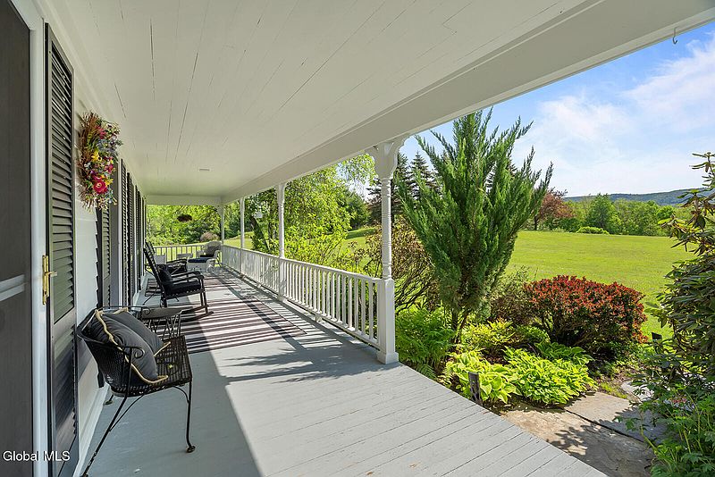 4th image of 47 Mountain View Way