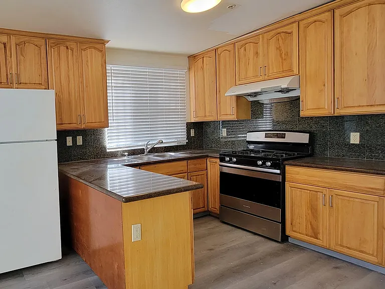 5914 Camden St — Photo 2