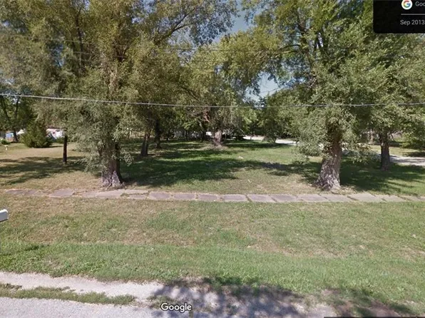 100 Spruce St, Garden City, MO 64747