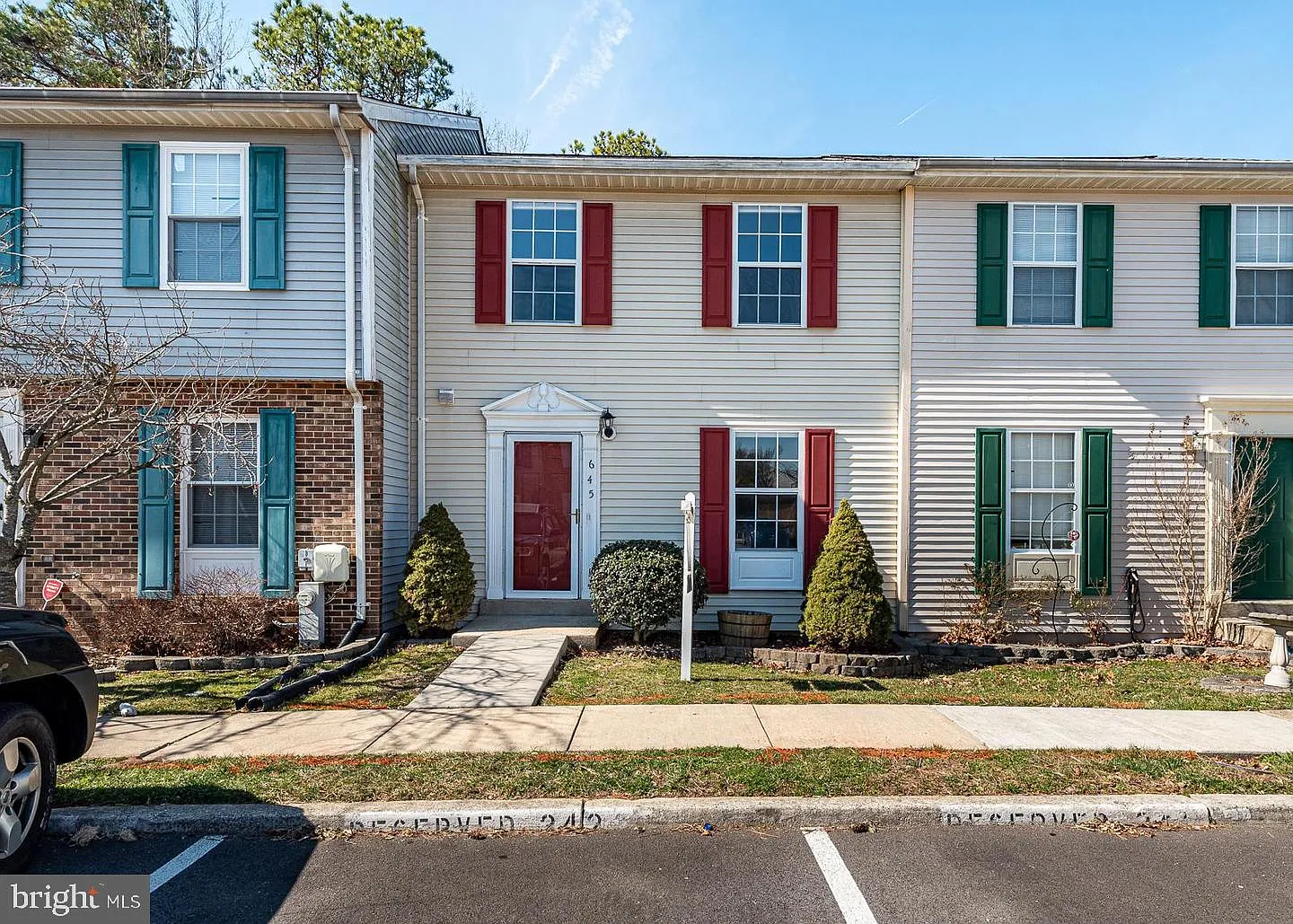 3 bed, 2.5 bath, 1426 sqft, $2,400 — Photo 1