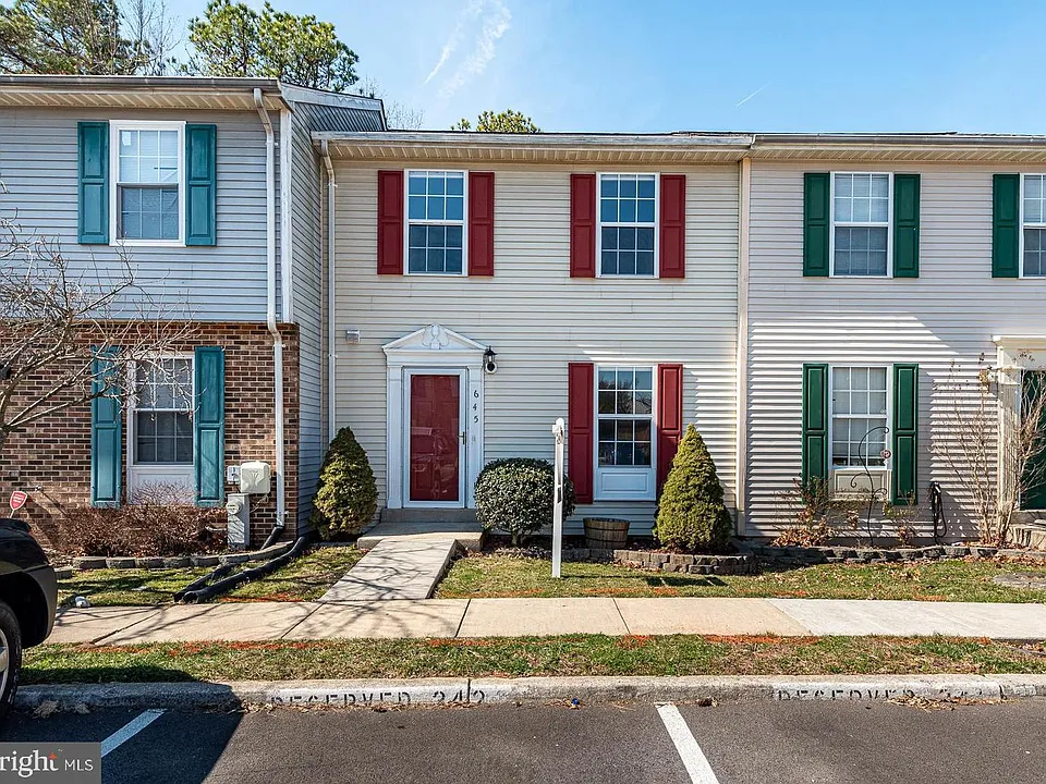 645 Realm Ct W