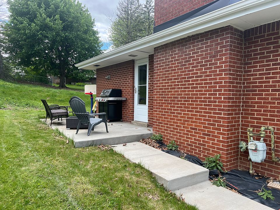1st image of 414 Wyndhurst Dr