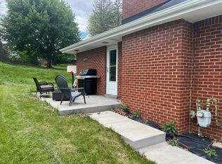 414 Wyndhurst Dr, Coraopolis, PA 15108
