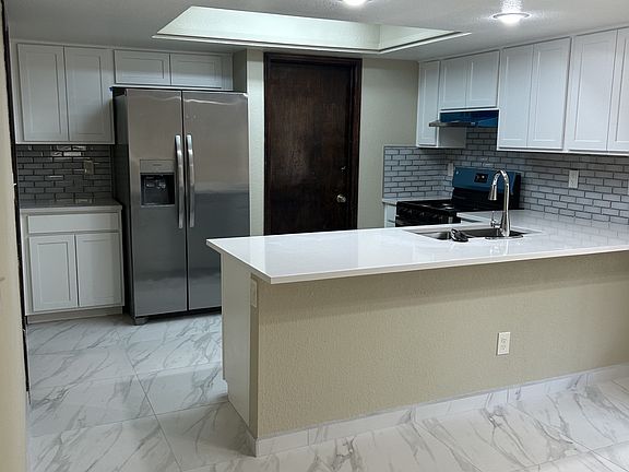 3rd image of 720 Espolon Dr