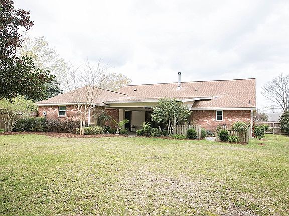 3rd image of 130 Woodland Dr