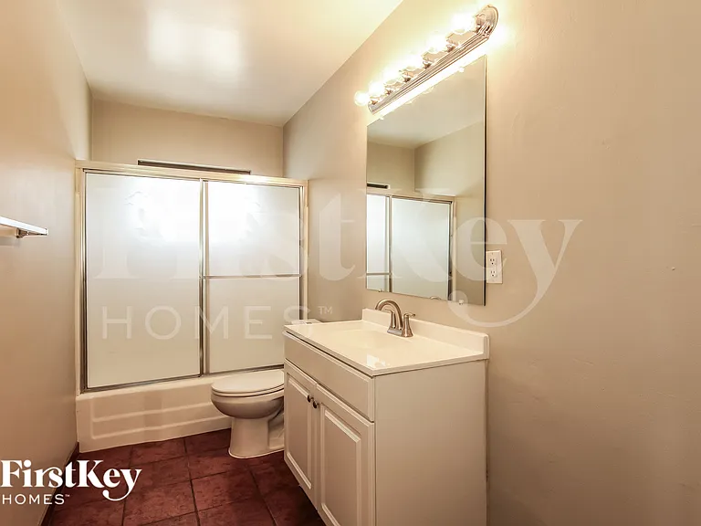 2311 W Maryland Ave — Photo 16