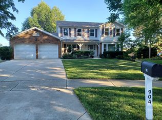 904 Carlson Ct, Naperville, IL 60563
