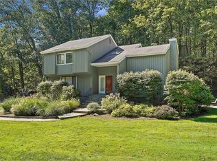 54 Cliffside Ln, Bedford Corners, NY 10549