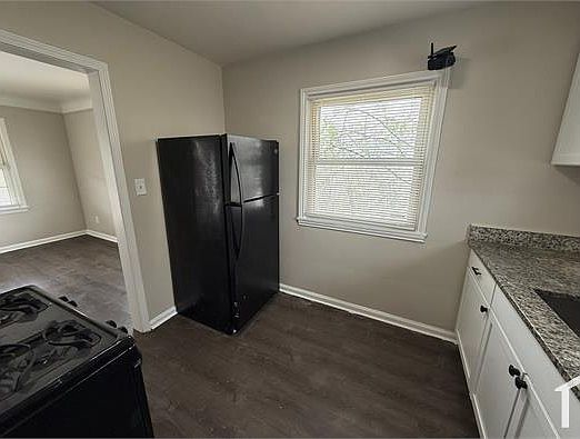 4th image of 7424 Grandville Ave