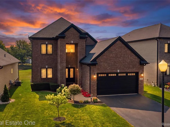 10641 Lone Oak Cir, Grand Blanc, MI 48439