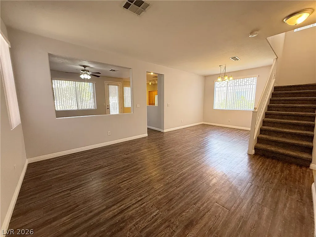 4 bed, 2.5 bath, 1949 sqft, $2,190 — Photo 4