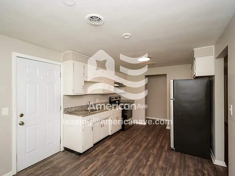 1458436_007_kitchen_7.jpg