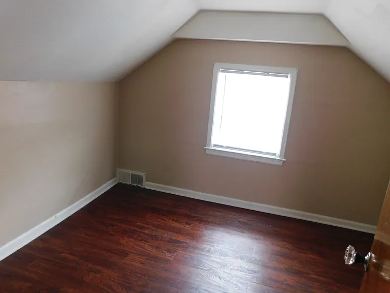 22615 Maxine St — Photo 8