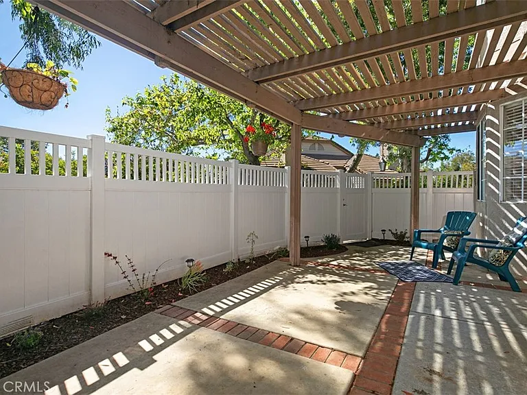 24392 Kingston Ct — Photo 27