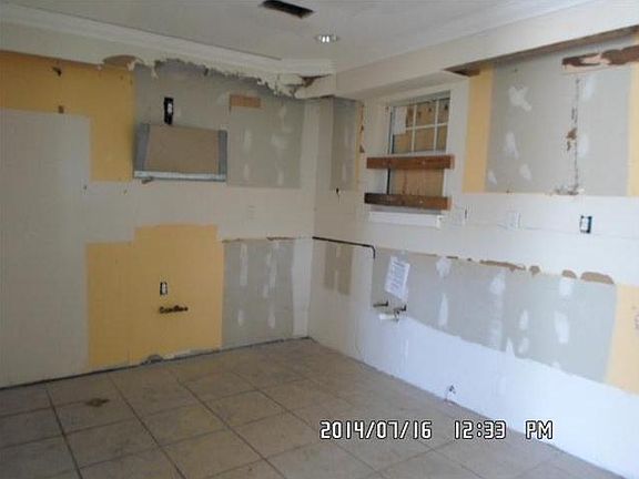 3rd image of 4675 Longfellow Dr