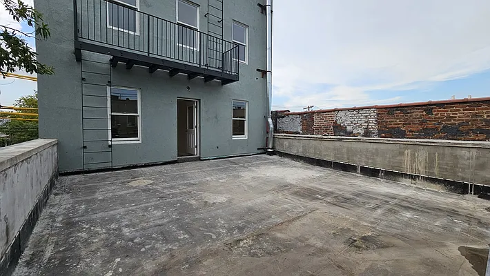 Rented by David Francis New York LLC | media 22