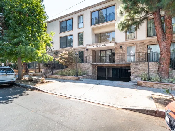 15344 Weddington St, Los Angeles, CA