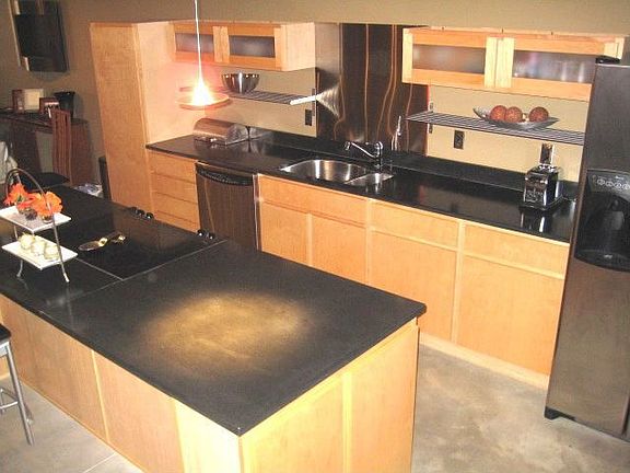 2nd image of 1611 Locust St Suite 304