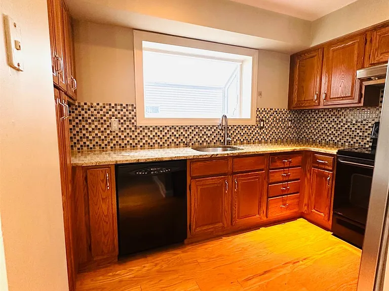 222 Long Meadow Rd — Photo 9