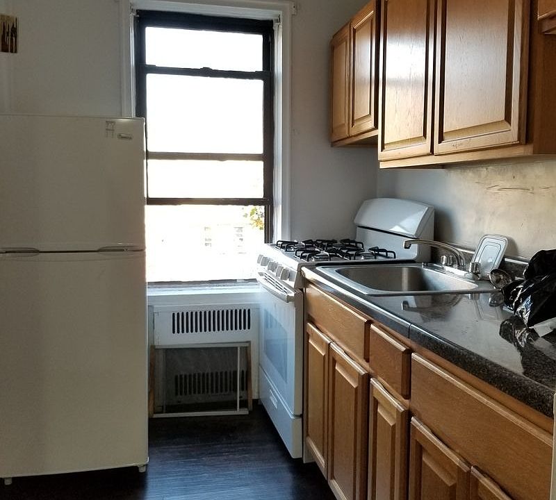 1st image of 850 E 17th St APT 3B