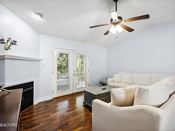 3rd image of 1219 Highland Dr