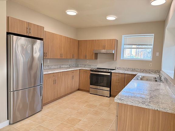 5th image of 2410 Walnut St
