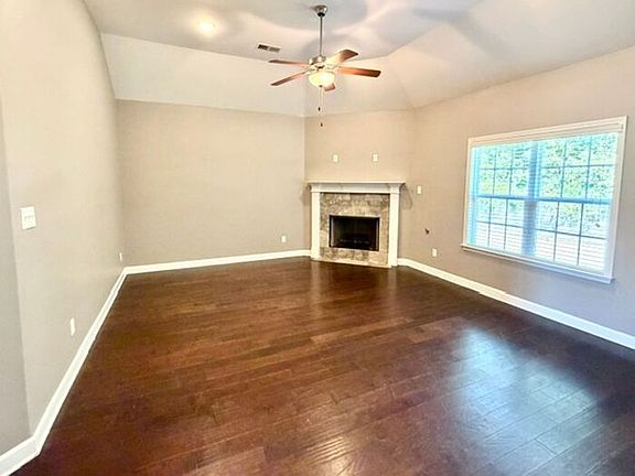 2nd image of 4426 Davall Cir