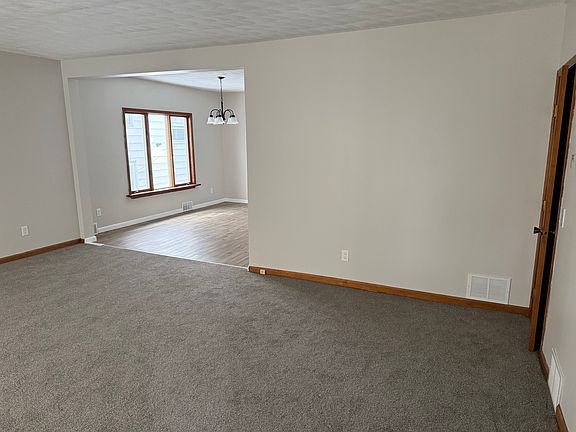 3rd image of 299 Commonwealth Ave #1