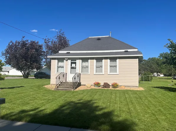 215 S Lexington Ave, Le Center, MN 56057