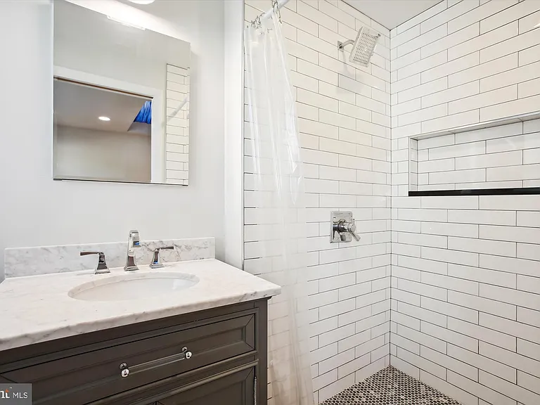 8509 Cyrus Pl — Photo 21
