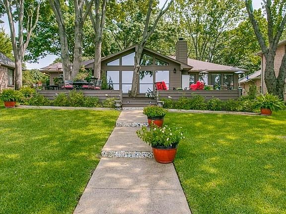 2nd image of 664 Enchanted Isles Dr