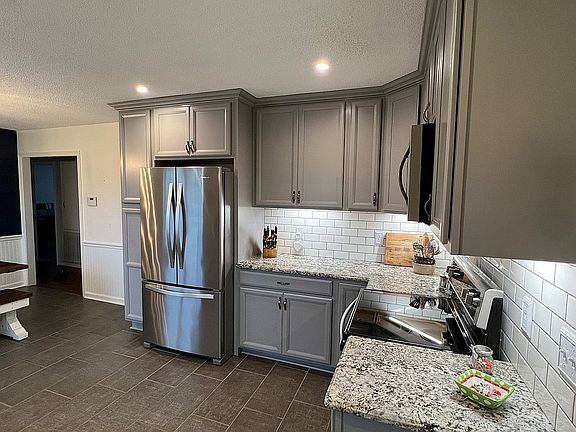 4th image of 212 Pamela Dr