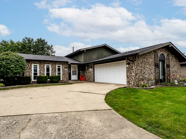 2407 Durness Ct, Crest Hill, IL 60403