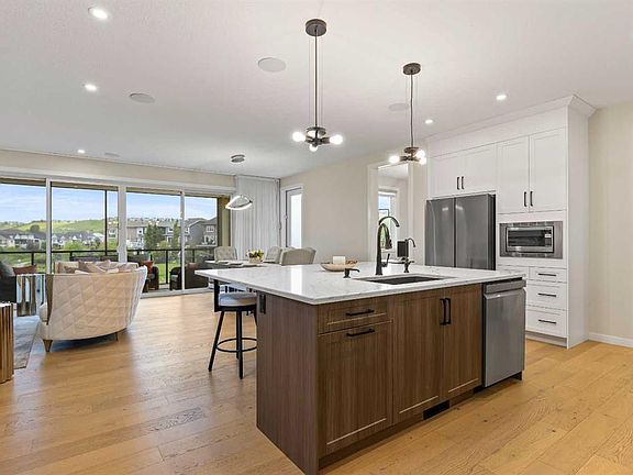3rd image of 1104 Cranbrook Gdns SE
