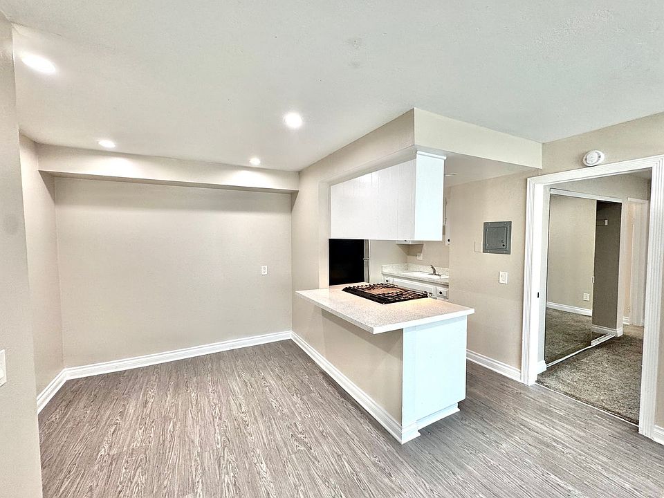 1st image of 1015 E Ohio Ave #105