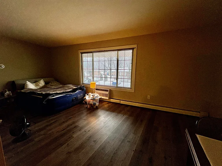 Middleton Commons — Photo 20