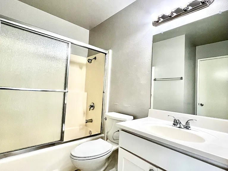 2211 Cedar Ave #302 — Photo 14