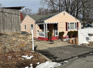 23 Bracken St, Cranston, RI 02920