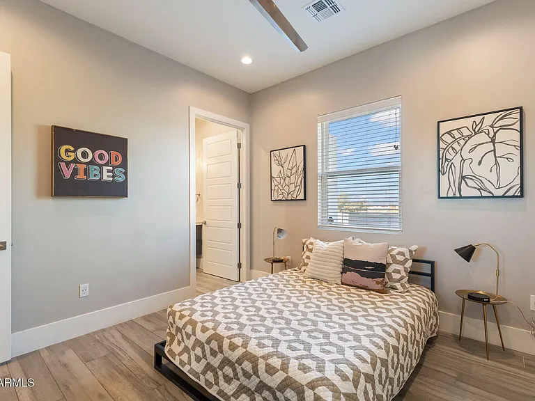 2252 E South Mountain Ave — Photo 37