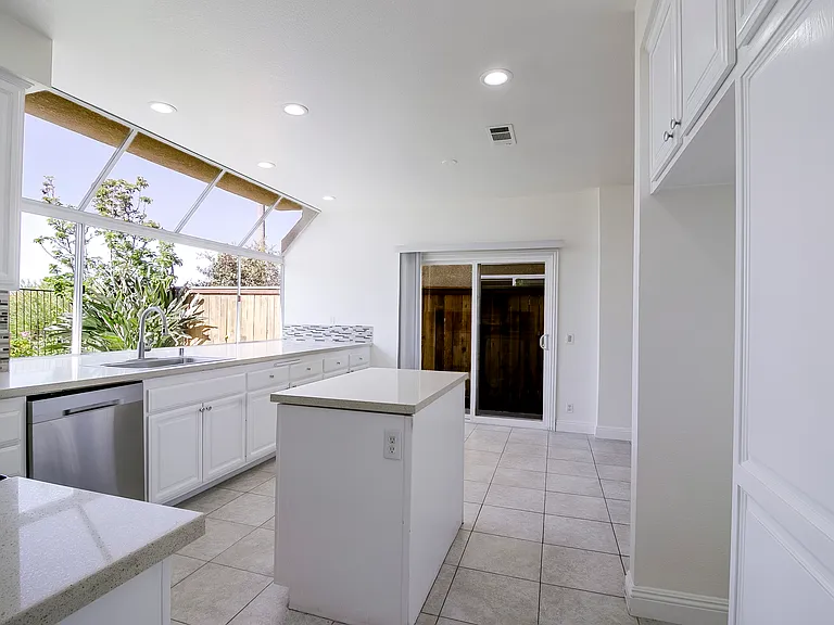 25035 Eaton Ln — Photo 12