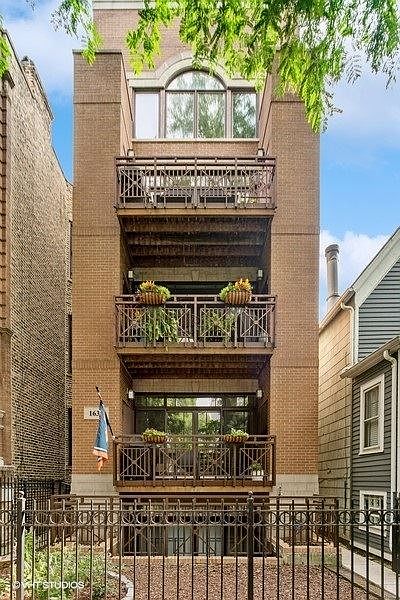1st image of 1639 N Oakley Ave #D2