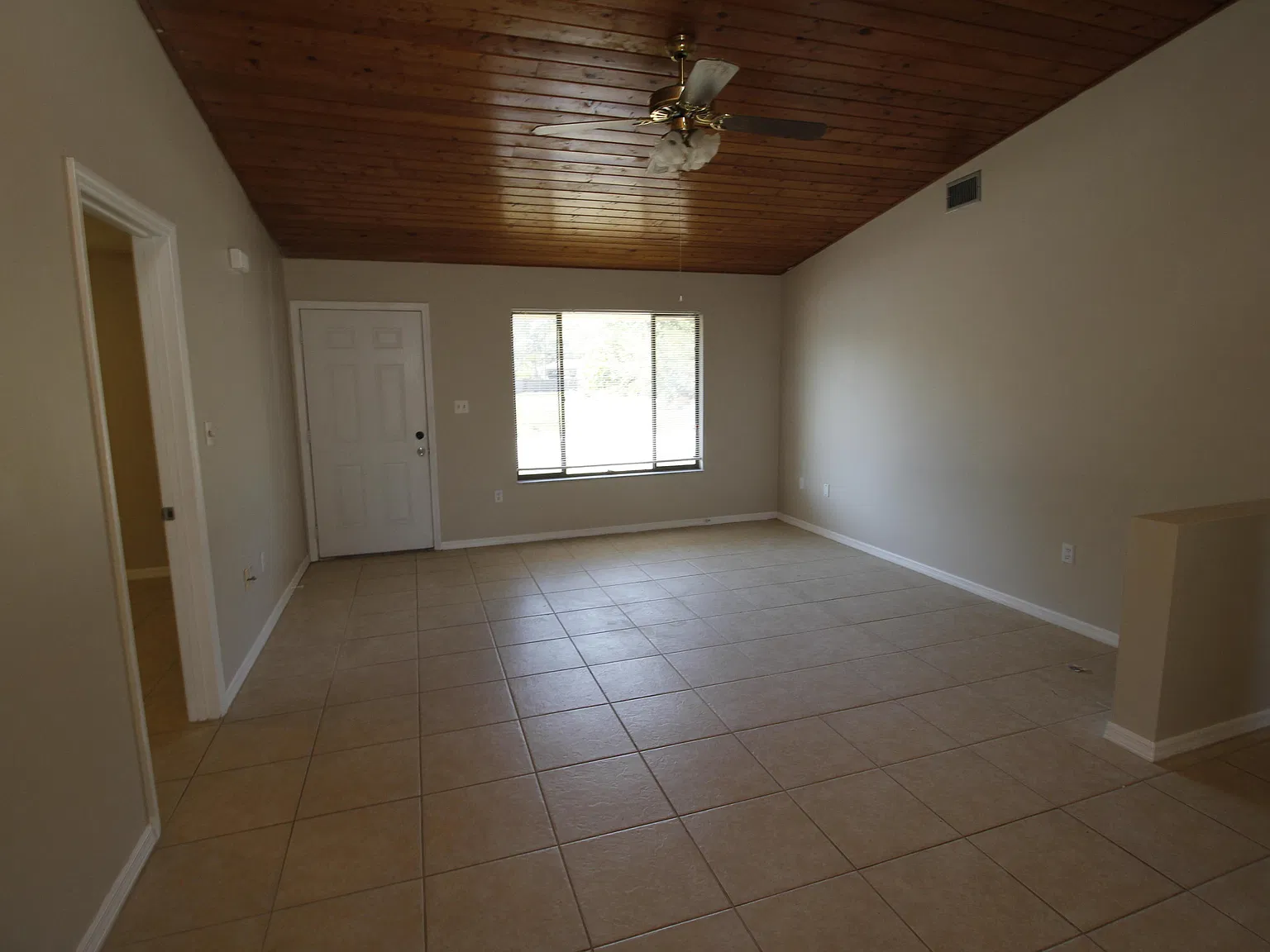 3 bed, 2.0 bath, 1184 sqft, $1,775 — Photo 3