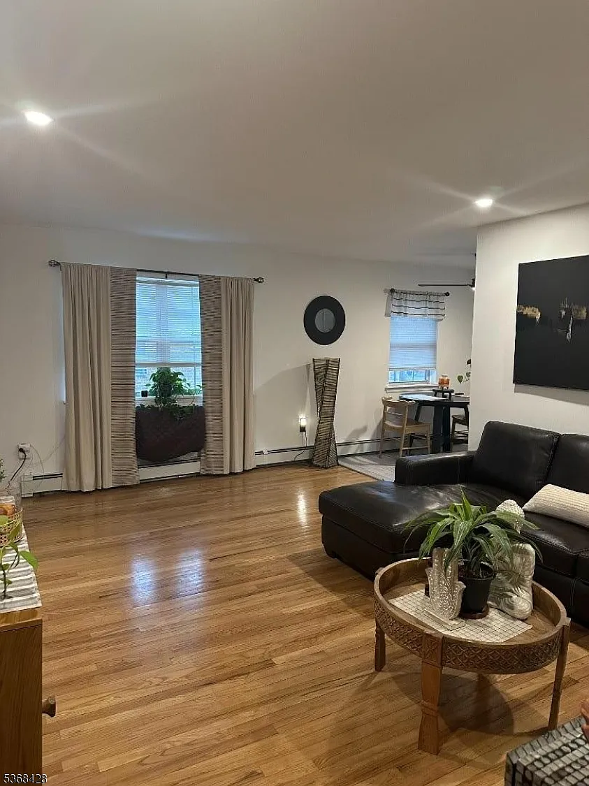 1 bed, 1.0 bath, $2,050 — Photo 3