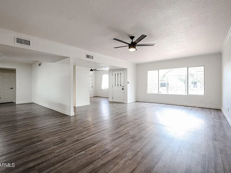 1803 W Maryland Ave — Photo 5