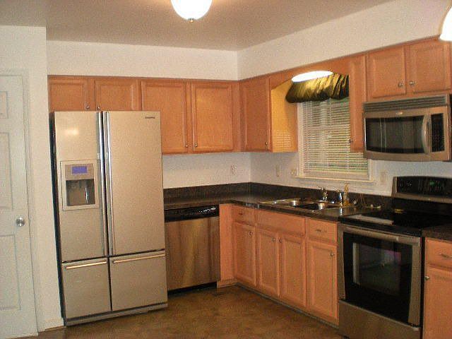 Krichen w/stainless steel appliances