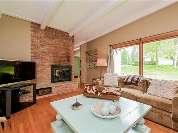 3rd image of 4389 Braeburn Dr SE
