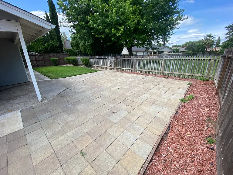 beautiful backyard opens to private home owners association park and access to pool.