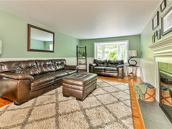 4th image of 3313 Fawnway Dr