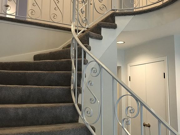3rd image of 1877 Eastwood Ave