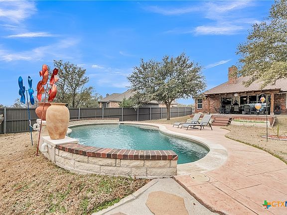 4th image of 1205 Jonathan Ln